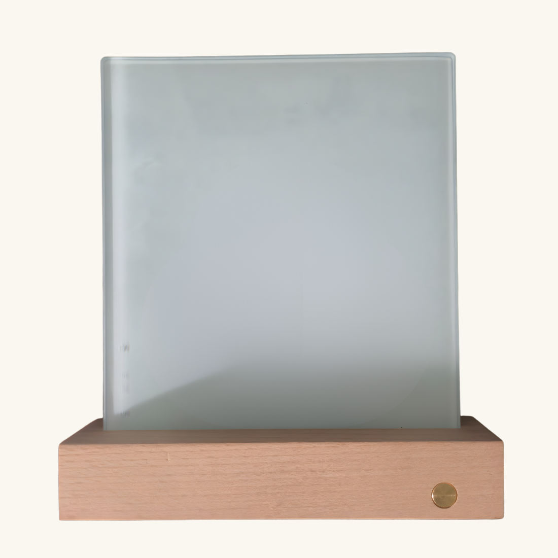 זכוכית מאירה על מעמד עץ עם תמונה מותאמת שלכם