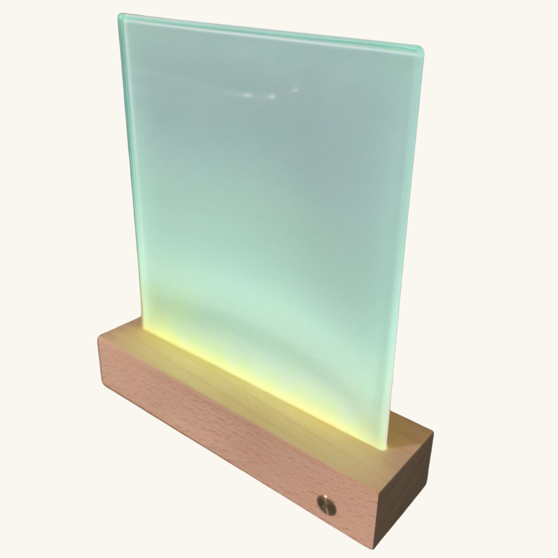 זכוכית מאירה על מעמד עץ עם תמונה מותאמת שלכם