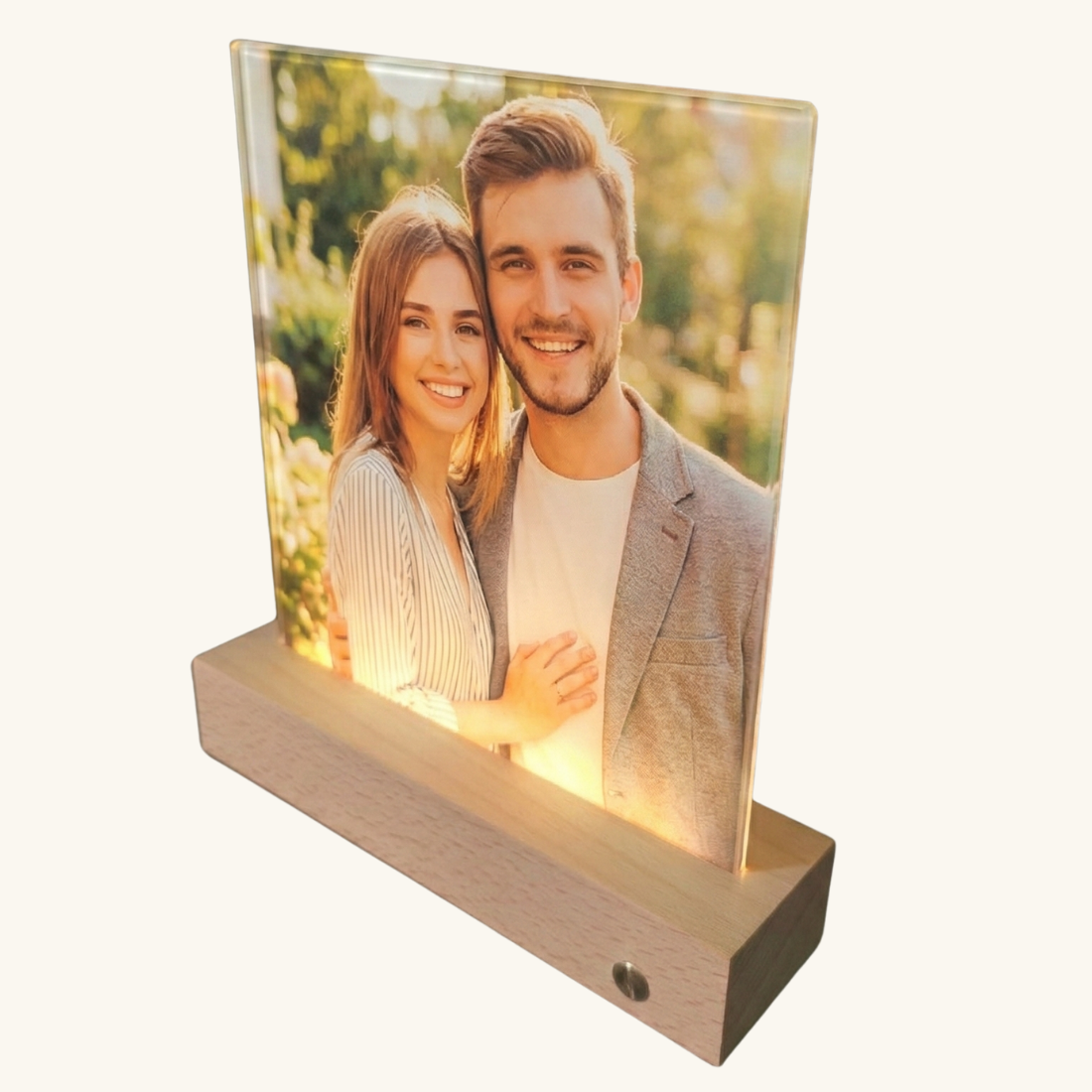 זכוכית מאירה על מעמד עץ עם תמונה מותאמת שלכם