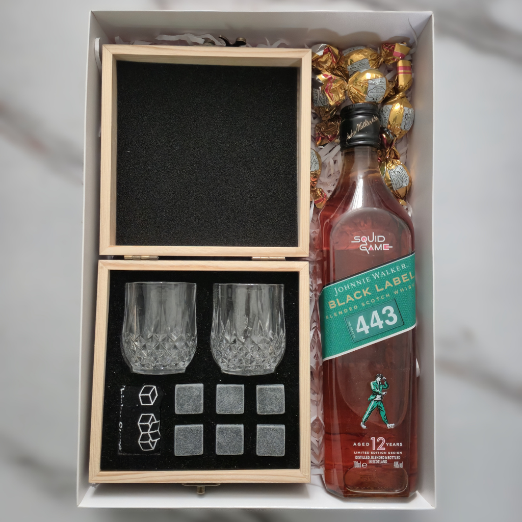 מארז לג'נטלמנים - תיבת עץ עם ערכה לשתיית ויסקי