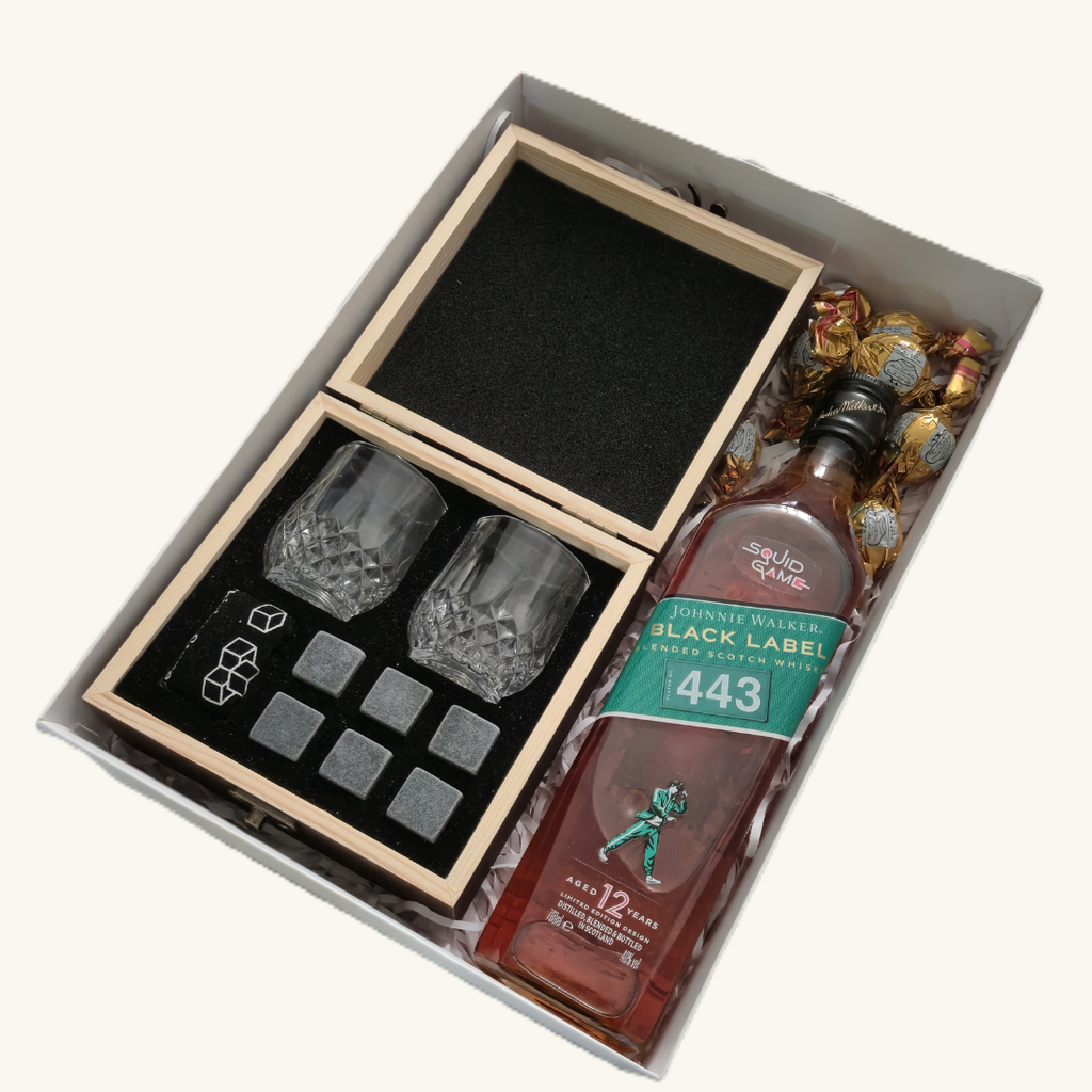 מארז לג'נטלמנים - תיבת עץ עם ערכה לשתיית ויסקי