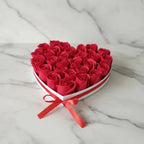 מגש בצורת לב מלא בפרחים | דינוס