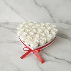 מגש בצורת לב מלא בפרחים | דינוס