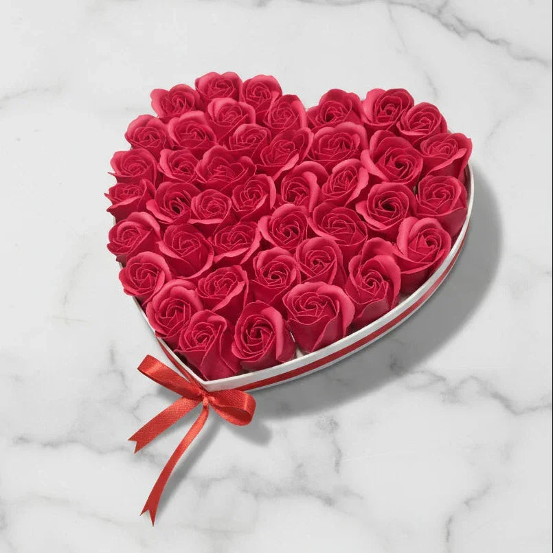 מגש בצורת לב מלא בפרחים | דינוס