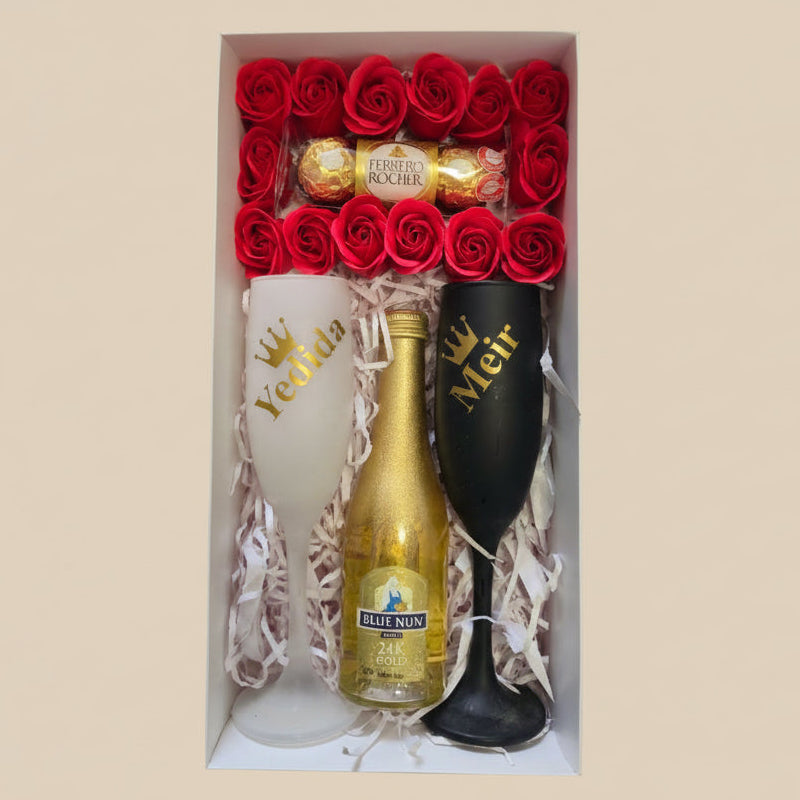 מארז זוגי יוקרתי עם שמפניה וכוסות ממותגות
