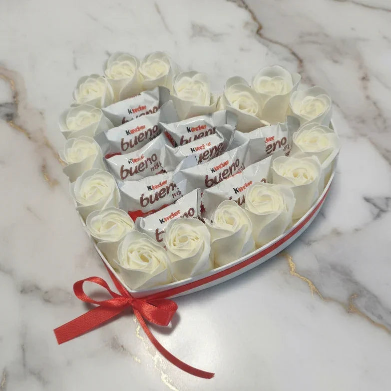 מגש לב עם פרחי סבון וקינדר בואנו | דינוס