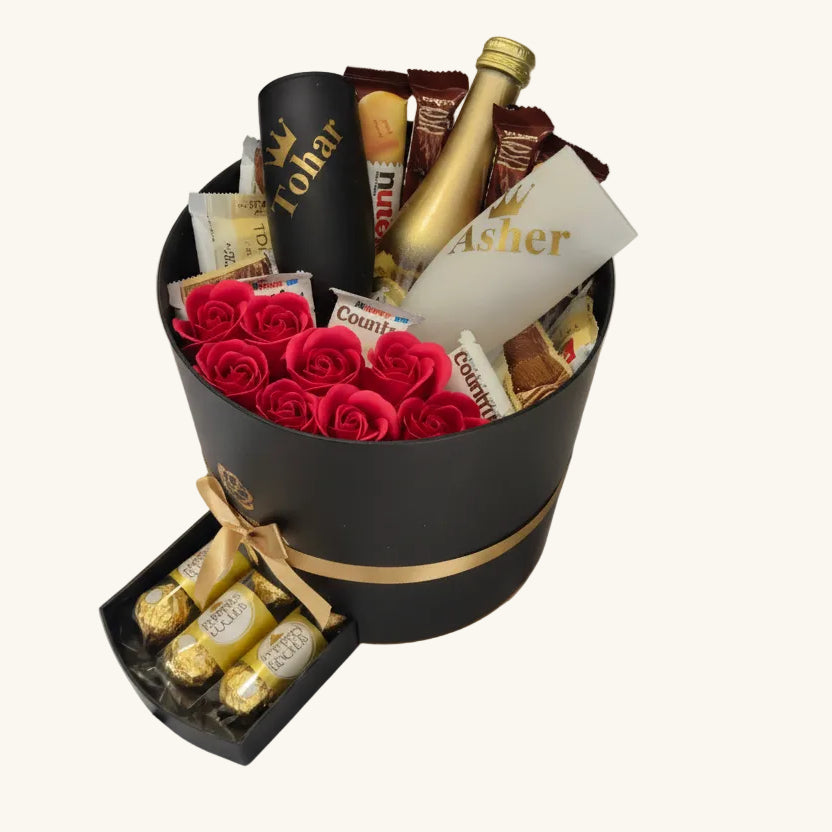 מארז יוקרה עגול עם שמפניה, כוסות ממותגות ושוקולדים